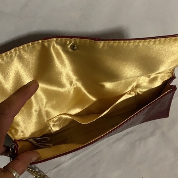 VINTAGE VEGAN CLUTCH - Picture 4 of 10